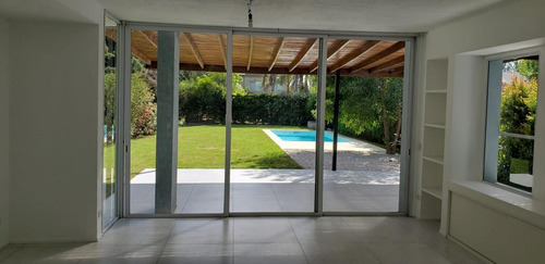 Imagen 1 de 30 de Hermosa Casa En Venta - Santa Maria De Los Olivos