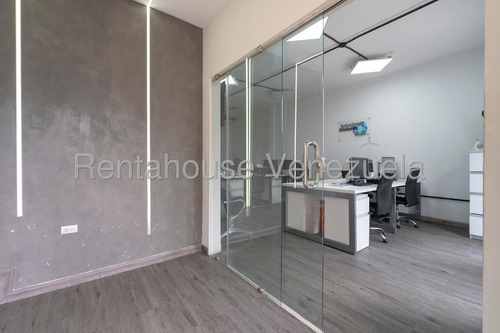 Casa Para Remodelar De Multiples Niveles En Venta Ubicada En Chaguaramos 25-17638