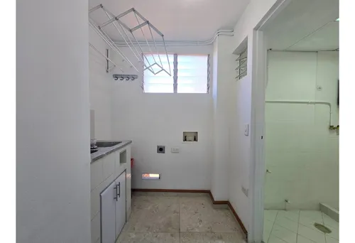 Vive En Laureles A Pasos De Santa Teresita, Excelente Distribución