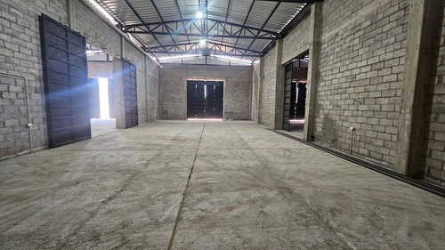 Alquiler Galpón 230 M² B° Alto Comedero