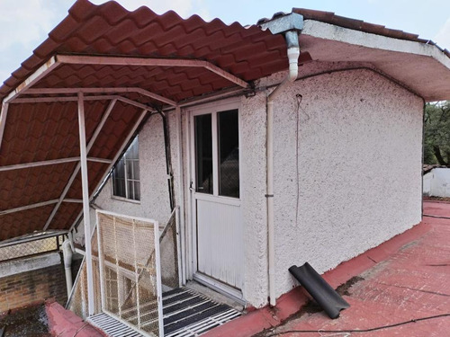 Casa En Venta En Colonia La Virgen, Metepec, Estado De México