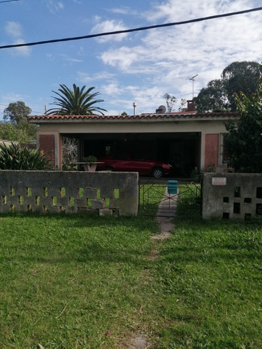 Casa De 4 Dormitorios Y Dos Baños, Con Terreno De 800m.