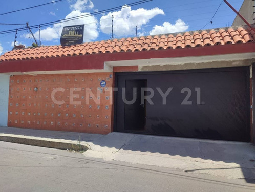 Propiedad En Venta Con 2 Casas Independientes De 1 Y 2 Niveles. Puebla