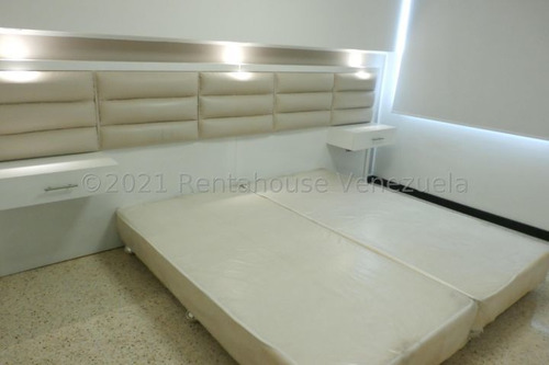 Imagen 10 de 14 de Venta De Casa Amoblada A Orilla Del Lago