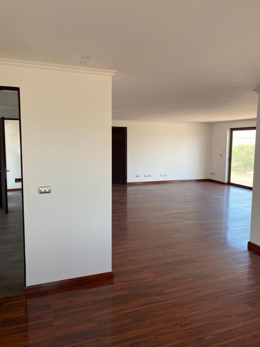 Casa Recién Construida En Condominio