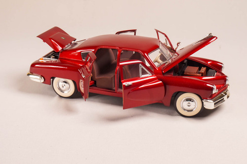 Tucker Torpedo Vermelho 1948 1:18 Miniatura Road Signature (Usado)