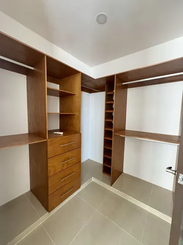Residencia En Venta De 4 Recámaras En Privada Amanthea.