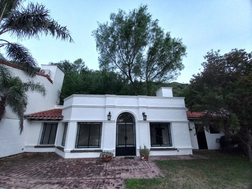 Casona De Calidad En Venta - José Muñoz - Carlos Paz - Oportunidad