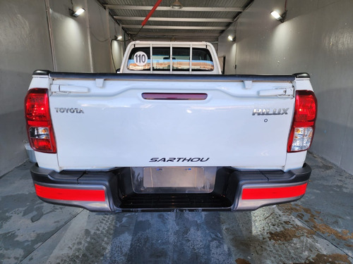 Imagen 6 de 11 de Toyota Hilux Cs Dx 4x2 2018 Sarthou