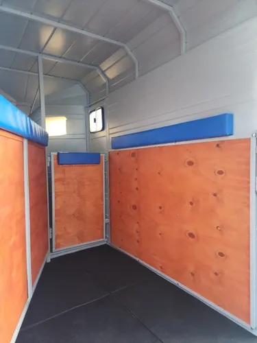 Acoplado Trailer Cerrado Full 2 Caballos Cigueña Piso Goma