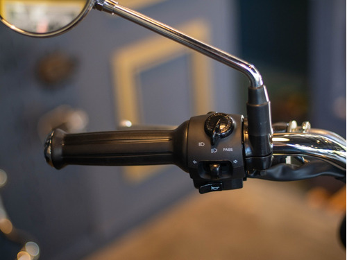 Imagen 15 de 25 de Royal Enfield Meteor 350 Stellar Black Reserva Hoy