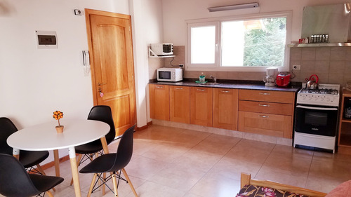 Imagen 5 de 28 de Departamentos Turisticos / Temporales En San Martin De Los Andes De 1 A 4 Pax - Nivel Hotelero, C/estacionamiento, Patio, Parrilla, Wifi. Smartv, Inmejorable Ubicacion Y Calidad