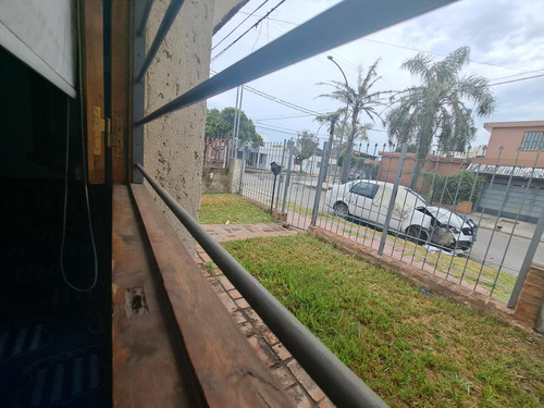 Casa En Venta. Barrio Rosedal. Con Patio.