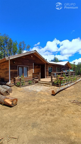 Casa En Venta De 4 Dorm. En Pucón