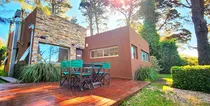 Comprar Casa Bosque Peralta Ramos Mar Del Plata Cabañas Atahualpa Playas Del Sur ,cerca De Chapadmalal Con Deck Y Parrilla, Salamandra Y Parque Con Juego De Sillas Y Mesas.