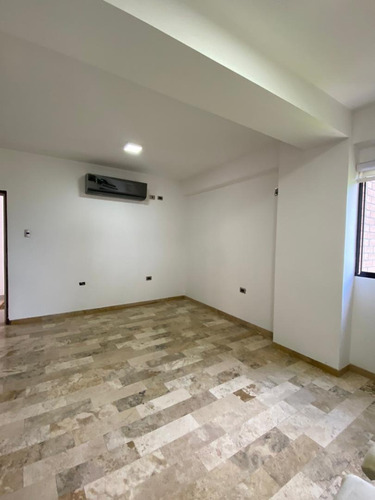 Rd En Alquiler Cómodo Apartamento Semi Amoblado Ubicado En La Castellana.  Residencias Paramillo Suites 