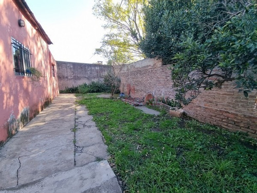 Imagen 22 de 30 de Casa Al Frente Con Prefabricada Al Fondo