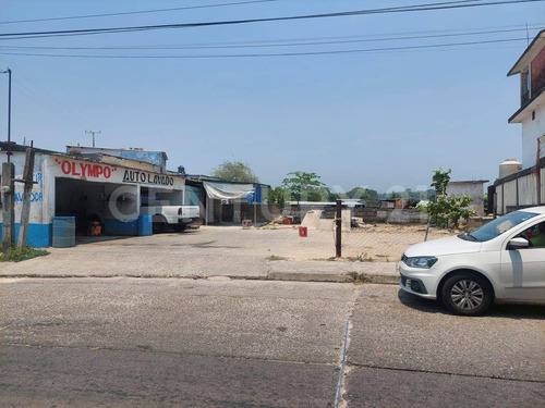 Se Vende Terreno Con Construcción En Col. Brunet, Nanchital
