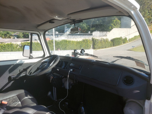 Volkswagen Kombi 1.4 Standard Total Flex 3p