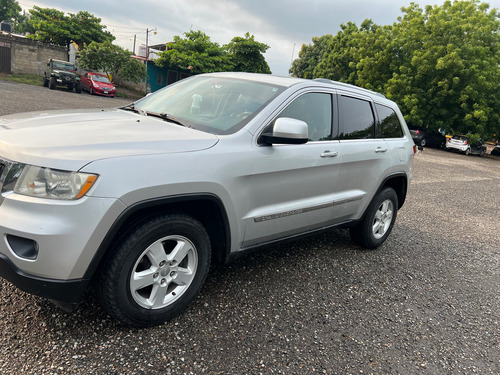 Jeep Grand Cherokee Laredo V6 4x2 At