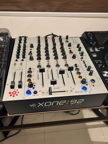 Imagen 2 de 3 de Mezclador De Dj Profesional Allen & Heath Xone 92