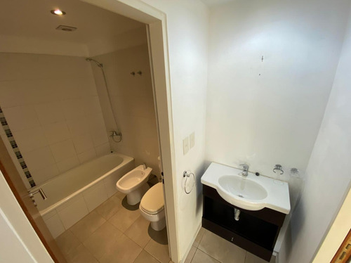 Departamento De 2 Ambientes En Calle 3 E/ 37 Y 38