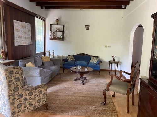Casa En Venta De 4 Dormitorios En La Reina
