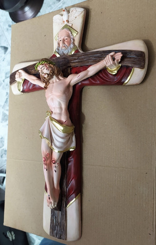 Imagen 2 de 3 de Cristo Trinitario En Resina