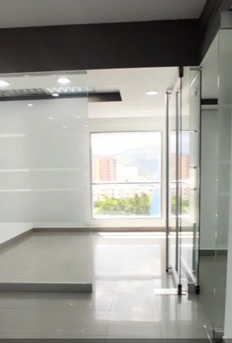 Imagen 4 de 17 de Oficina En Alquiler, Cc Torre Cristal Naguanagua