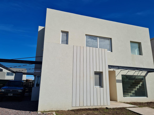 Casa En  Venta En Barrio Los Carpinchos, Nordelta