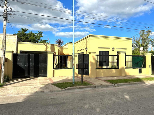 Casa En  Barrio Santa Elena