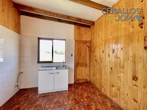 Casa En Venta De 3 Dorm. En Olmué
