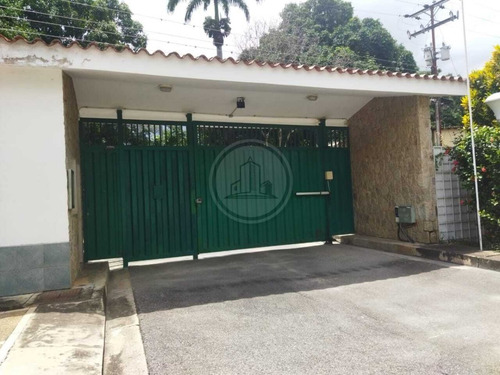 Bello Townhouse En Venta Amoblado Urb. El Castaño Sector El Samán. 002jsc