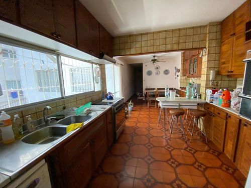 Venta De Apartamento 3 Dormitorios, 2 Garages En Villa Biarritz.