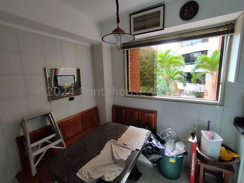 Apartamento En Venta. Urb. Colinas De Valle Arriba.