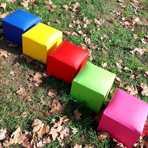 Alquiler De Mini Living Infantil (puff + Mesa Puente) Rosa Chicle