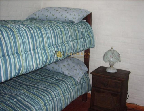 Casa En Tio Tom, De 3 Dormitorios Cuenta Con Piscina. Consulte!!!!!!!!- Ref: 2268