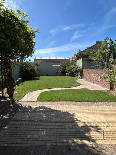 Venta Casa 4 Dormitorios Centro Sudeste Con Cochera
