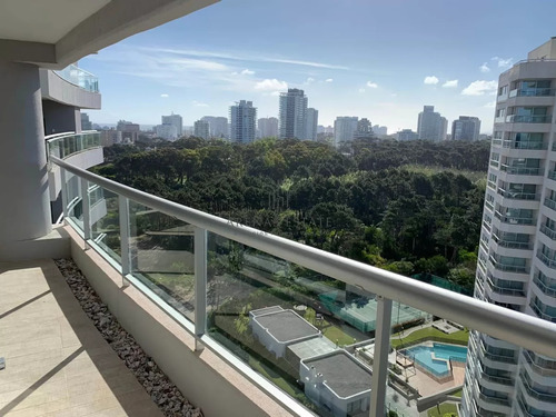 Apto En Venta, Edifico Moderno, Excelente Servicios, Punta Del Este.