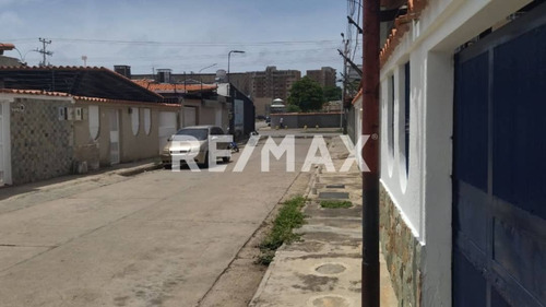 Imagen 2 de 11 de Casa En Alquiler Para Comercio En Playa El Angel Isla De Margarita