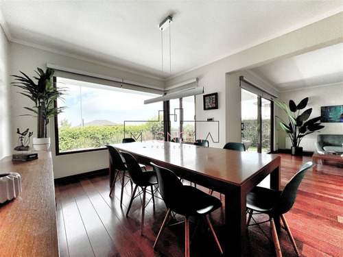 Casa En Venta De 5 Dorm. En Las Condes