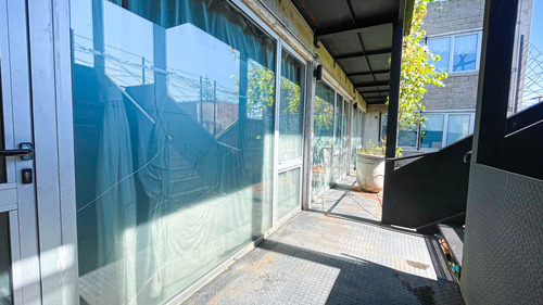 Venta Local Comercial Industrial + 2 Monoambientes