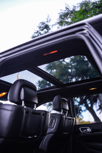 Imagen 18 de 19 de Jeep Grand Cherokee Srt