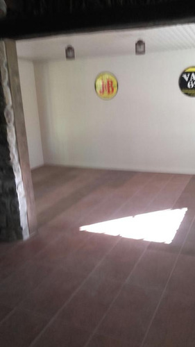 Casa En Venta - 3 Dormitorios 2 Baños - 200mts2 - Azul