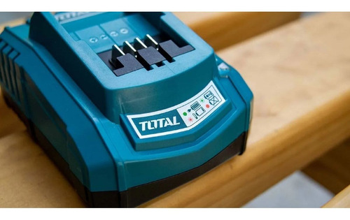 Imagen 3 de 6 de Cargador De Bateria Litio Total 20v Industrial Tfcli2001-4