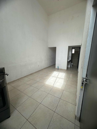 Casa De Una Planta Doble Altura Con Ubicación Privilegiada