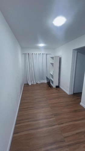 Apartamento 2 Quartos 1 Banheiro E Varanda