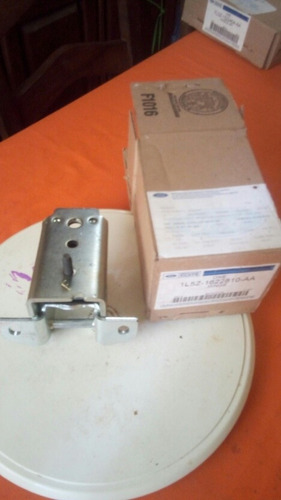 Imagen 4 de 6 de Bisagra Sup De Pta Rh De Ford Explo 2pta