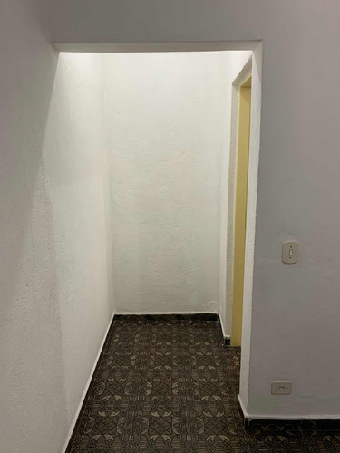 Casa De 3 Cômodos + Lavanderia Compartilhada