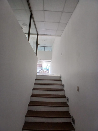 Excelente Local Comercial Para Automotriz En Arriendo